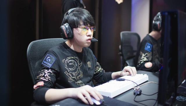 江苏男篮75-101不敌广东男篮，马国栋罚球全失，表现欠佳，新秀合同到期后离队。